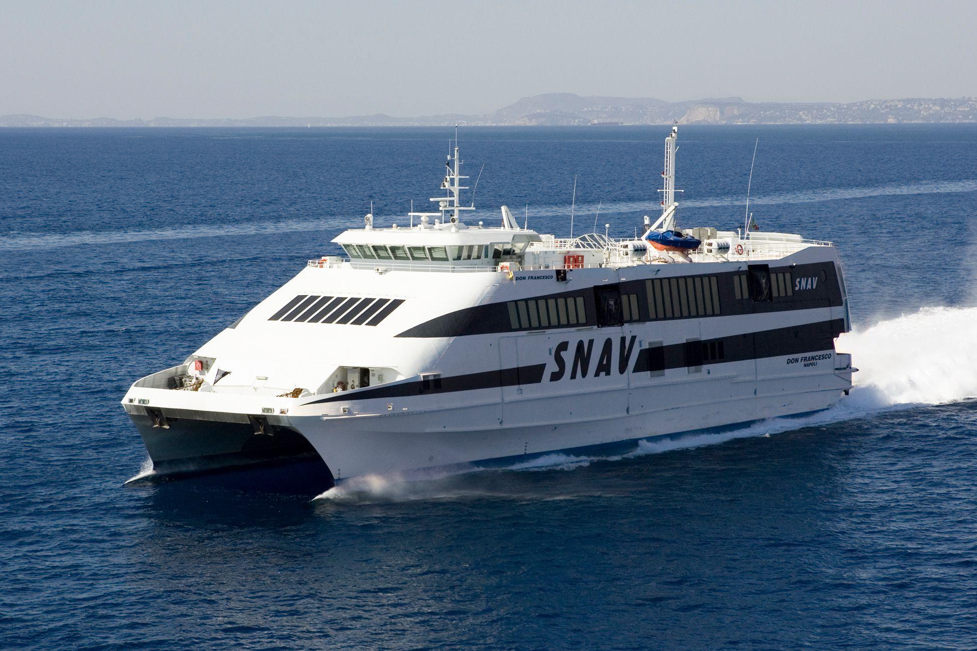 snav Stromboli Nápoles Mergellina