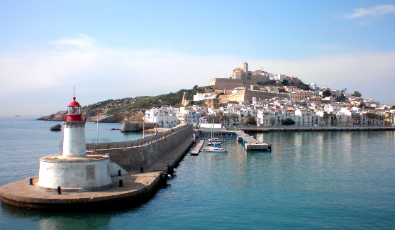 Immagine del terminal traghetto di Ibiza