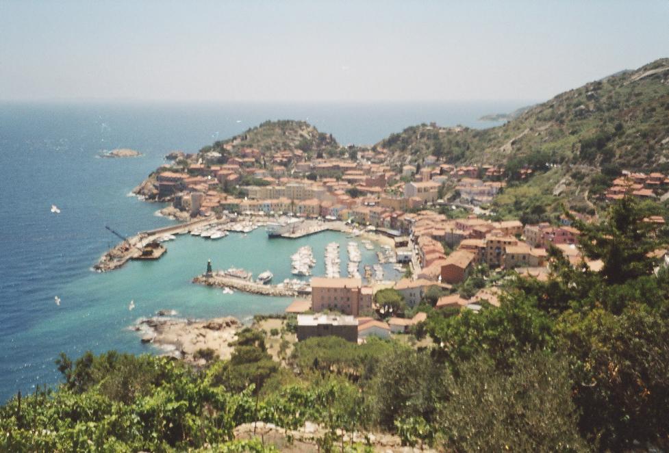 Image of the ferry terminal in Giglio