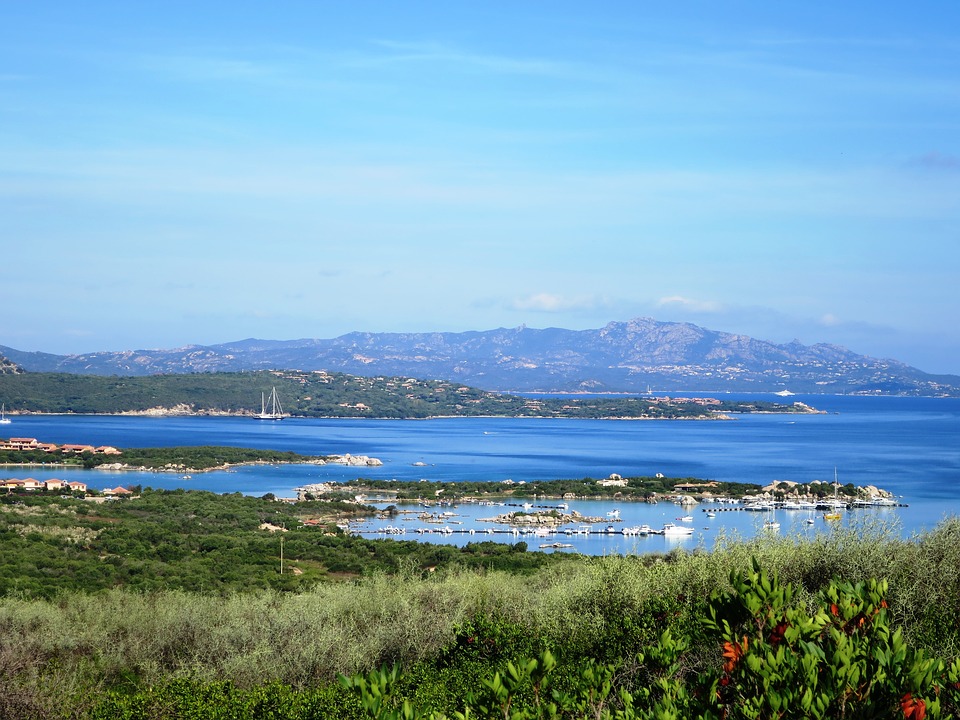 Immagine del terminal traghetto di Golfo Aranci