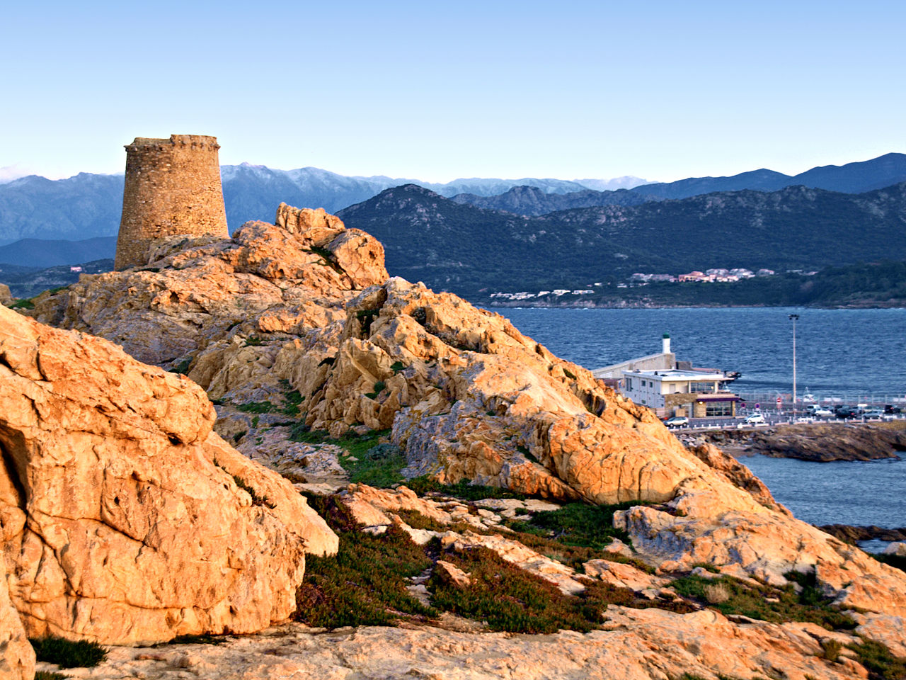 Immagine del terminal traghetto di Isola Rossa (Ile-Rousse)