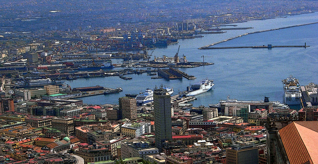 Imagen de la terminal de ferrys de Nápoles
