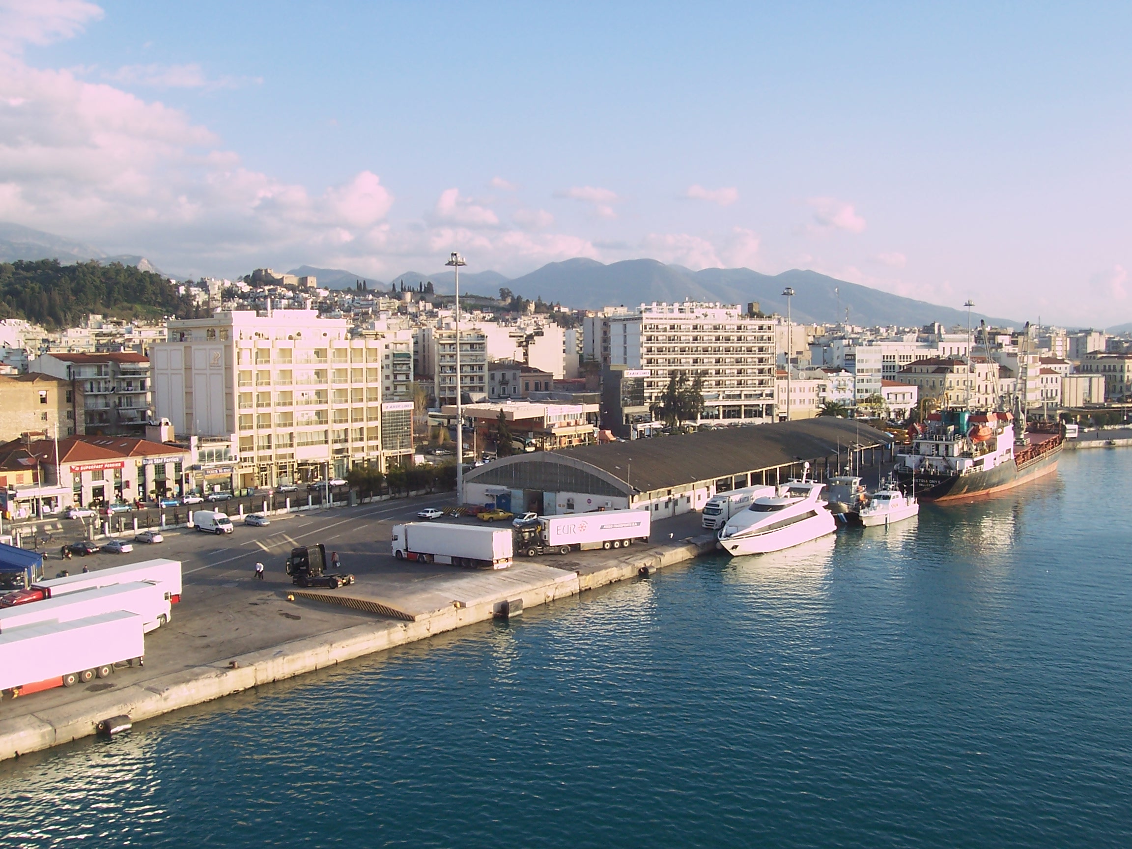 Image du terminal du ferry à Patras