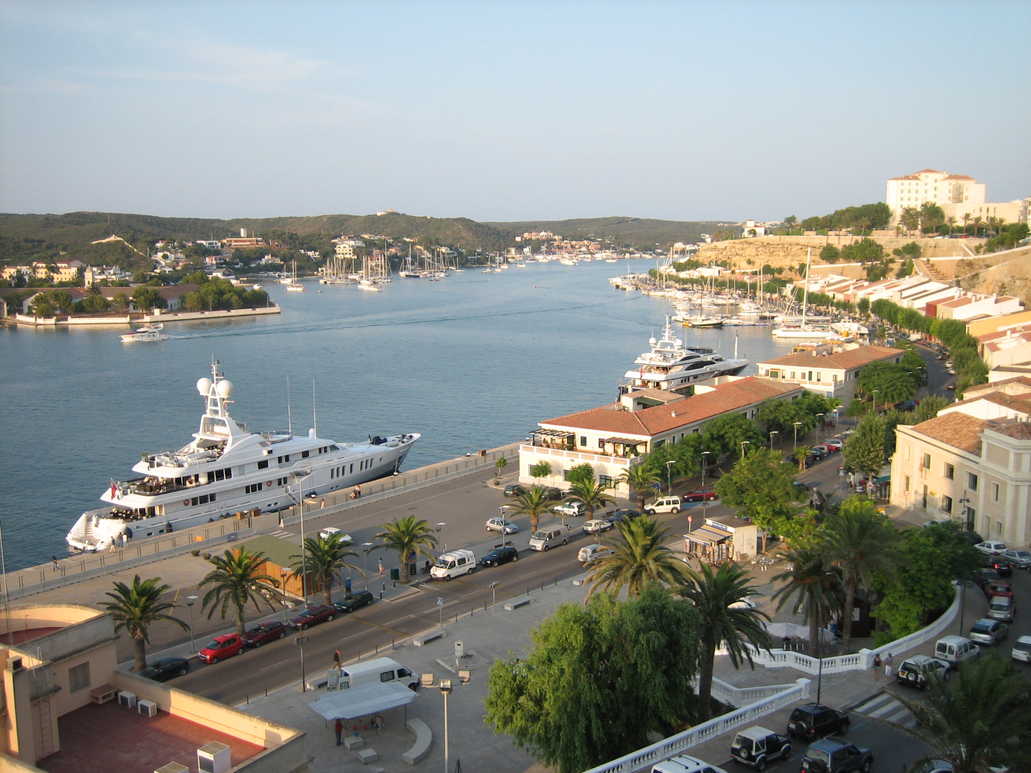 Bild des Fährhafens in Menorca (Maó)