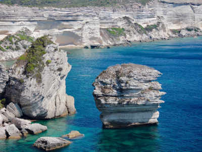 Illustrative Abbildung des Fährziels Korsika